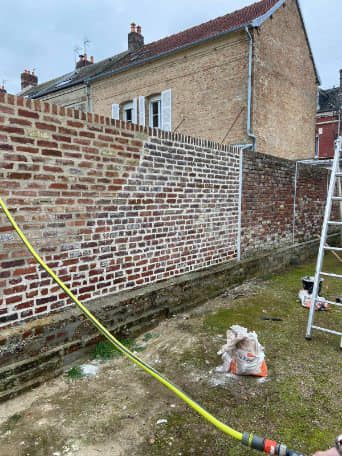 mur après le re jointement de la brique