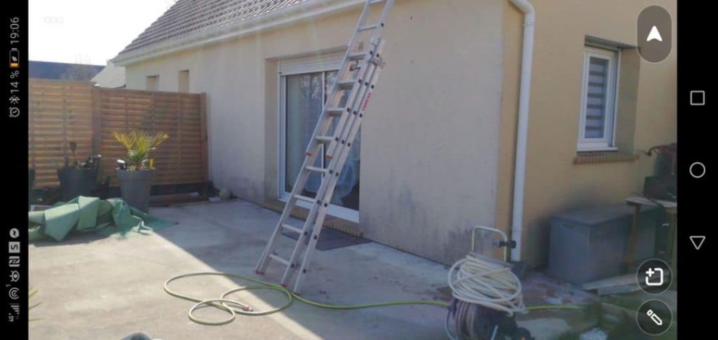 exemple de mur extérieur ayant besoin d'un bon coup de peinture